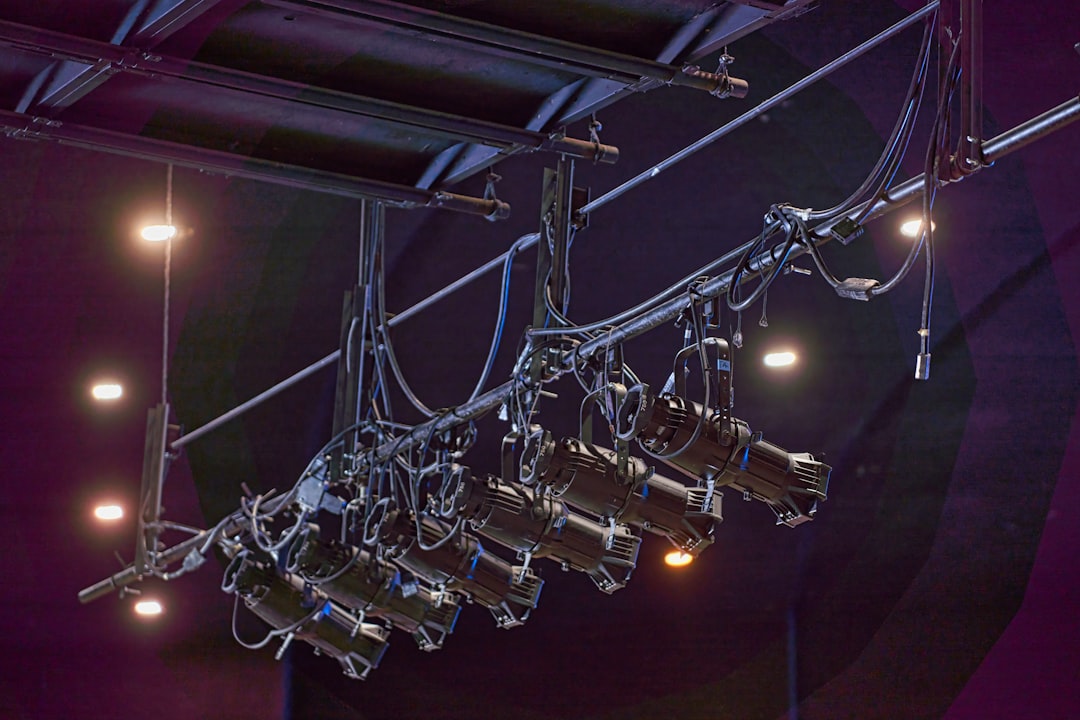 Photo Aviation-themed chandelier