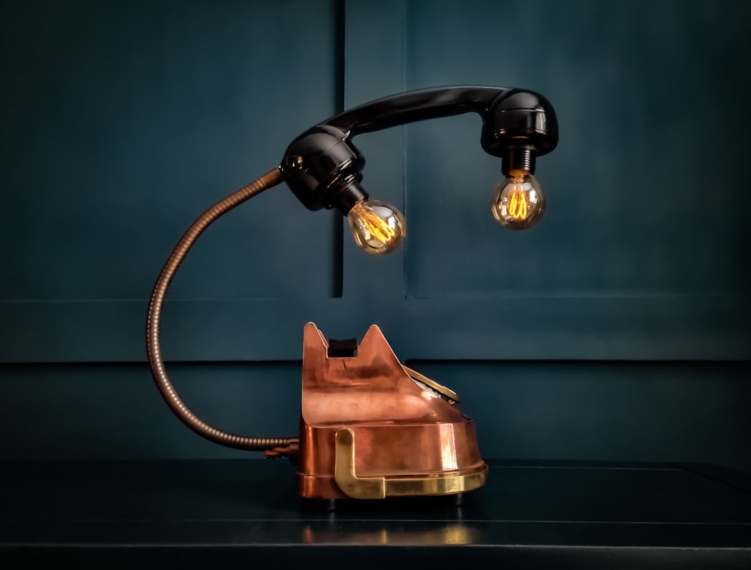 Photo voice-activated lamp