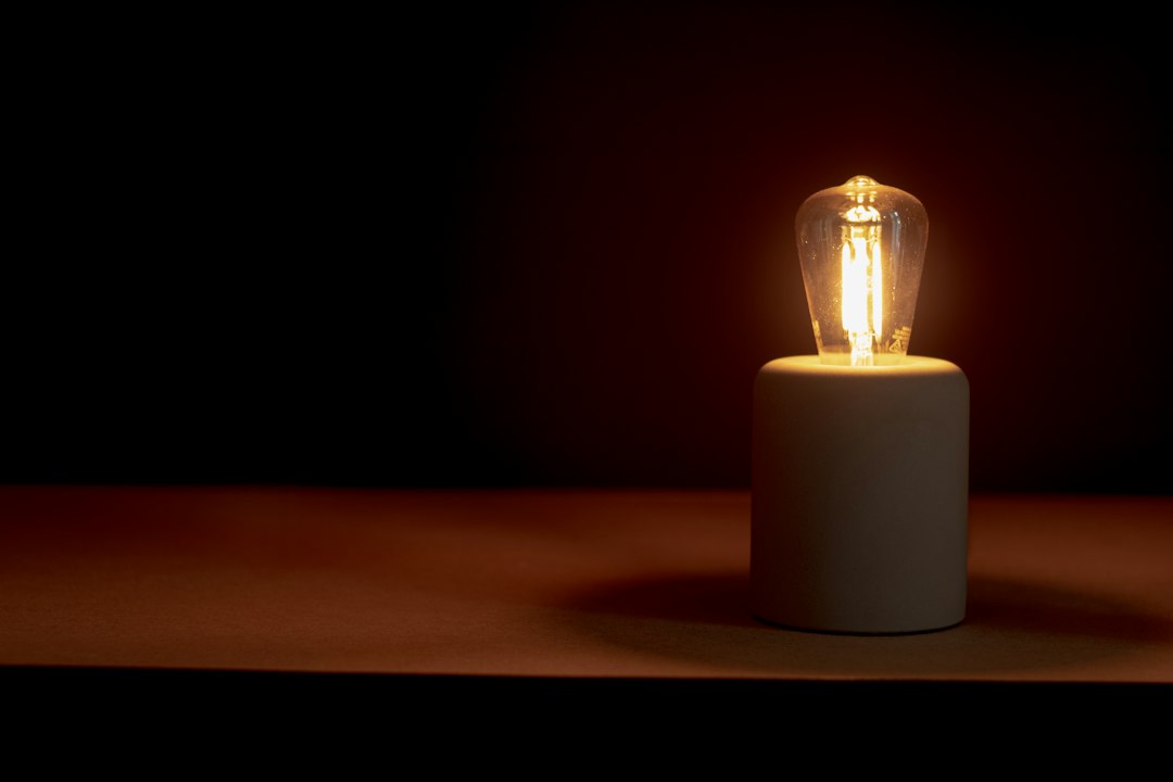Photo concrete faceted reading lamp